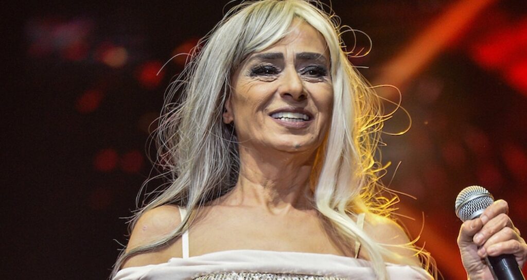 Yıldız Tilbe, Maradona’nın ölümünü yeni öğrendi