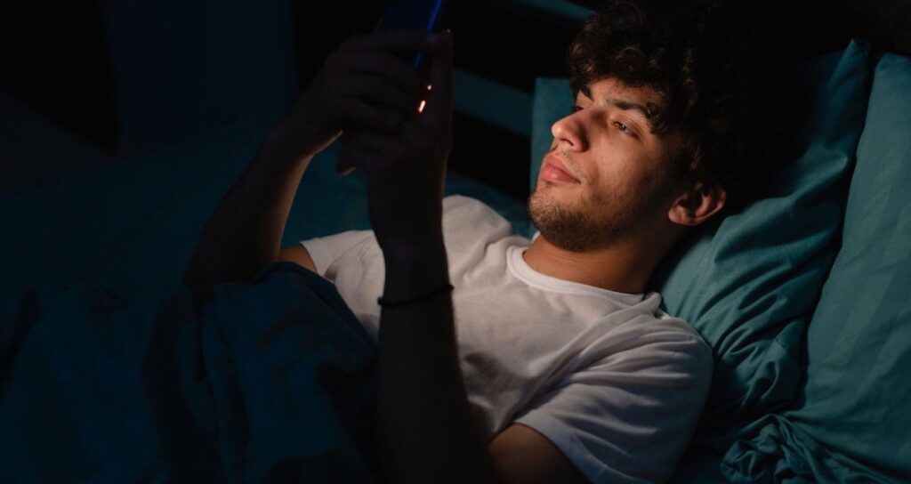 Z kuşağı yattığı yerden para kazanmanın yolunu buldu