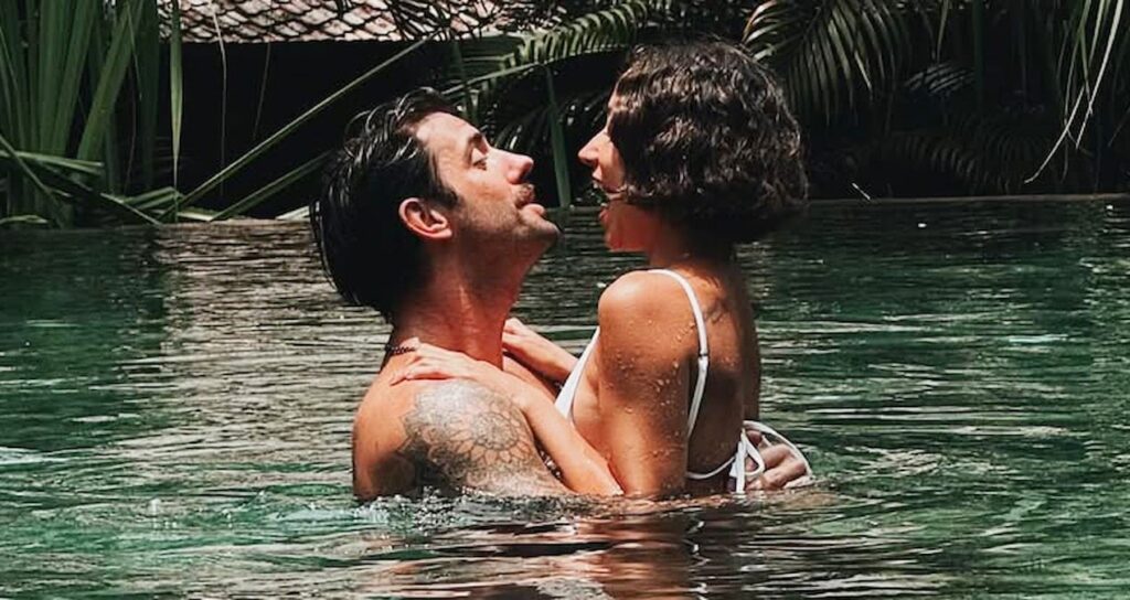 Zeynep Bastık ve Serkay Tütüncü ilişkilerinin birinci yılını kutladı