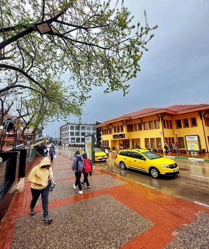 Setbaşı Kurtoğlu Mahallesi Muhtarı Fatih Kapuci’den UEDAŞ’a Sert Tepki: “Çöp Konteynerlerimiz Daha Temiz