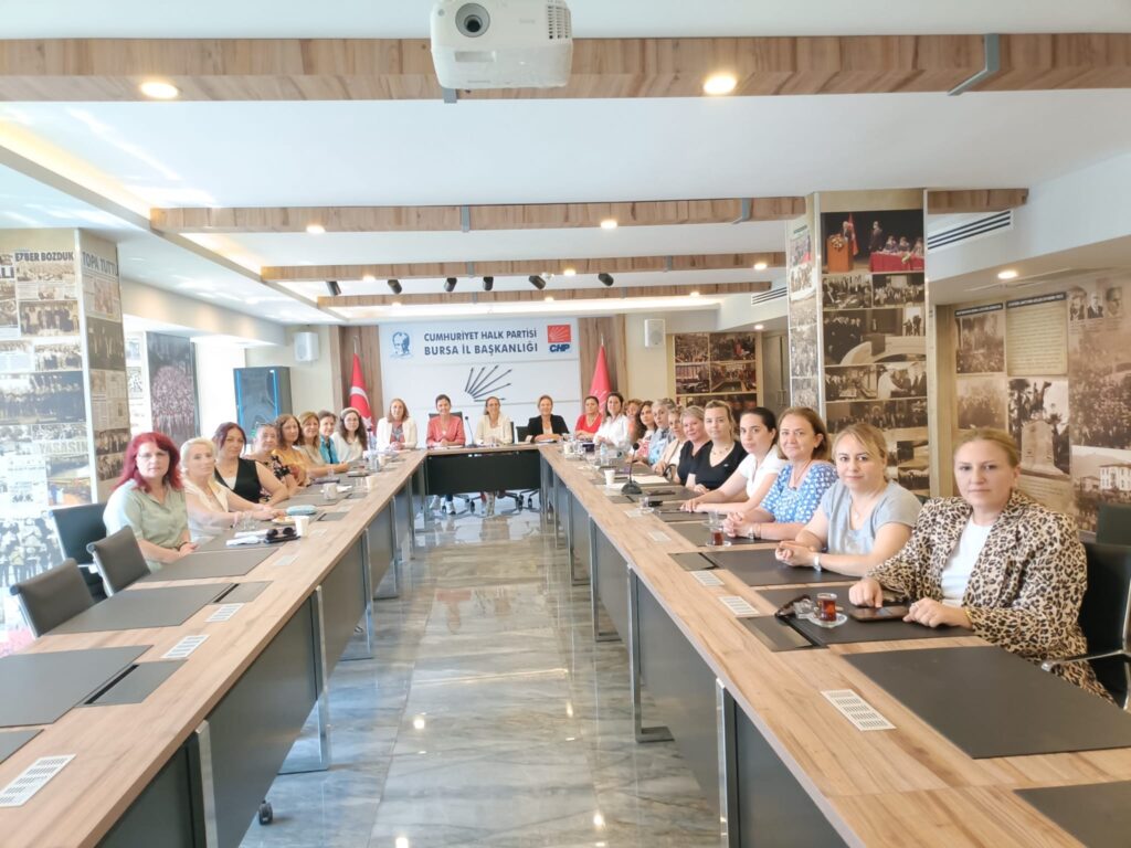 CHP Bursa İl Kadın Kolları’ndan Güçlü Buluşma: Kadın Mücadelesinde Kararlılık Mesajı