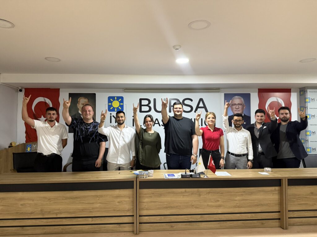 İYİ Parti Bursa İl Gençlik Kolları’ndan Anlamlı Etkinlik: “Türk Gençliğinde Kuvvacı Ruh Uyanıyor”