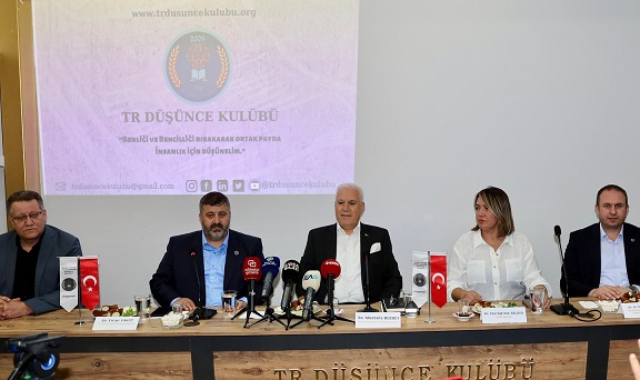 Mustafa Bozbey TR Düşünce Kulübünde “Demokrasi Vurgusu” Yaptı