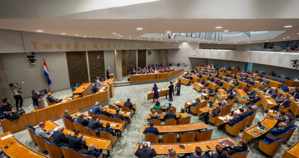 Avrupa ülkesinde hükümet paramparça: Başbakan istifasını sundu