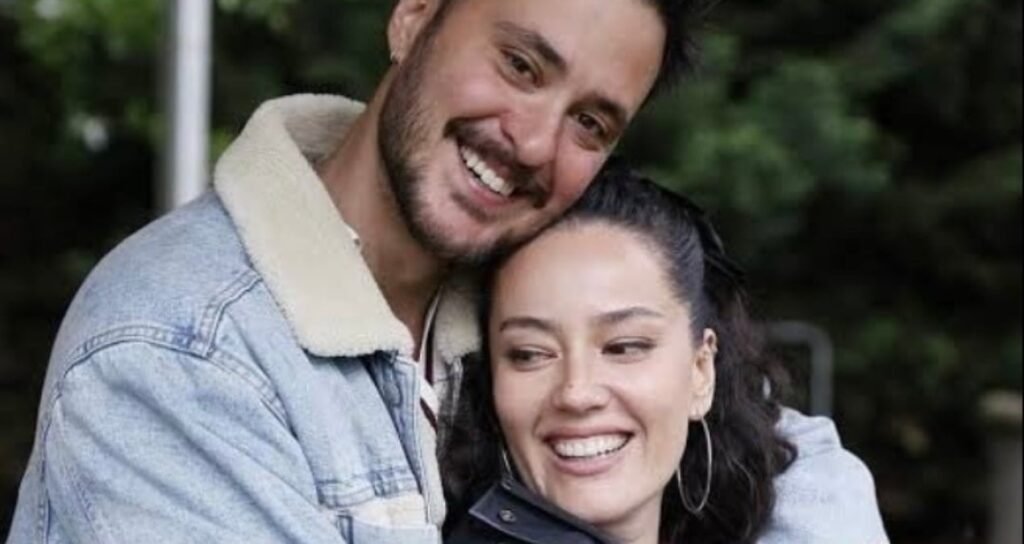 Aylardır boşanma sorusunu geçiştiren Pelin son noktayı koydu