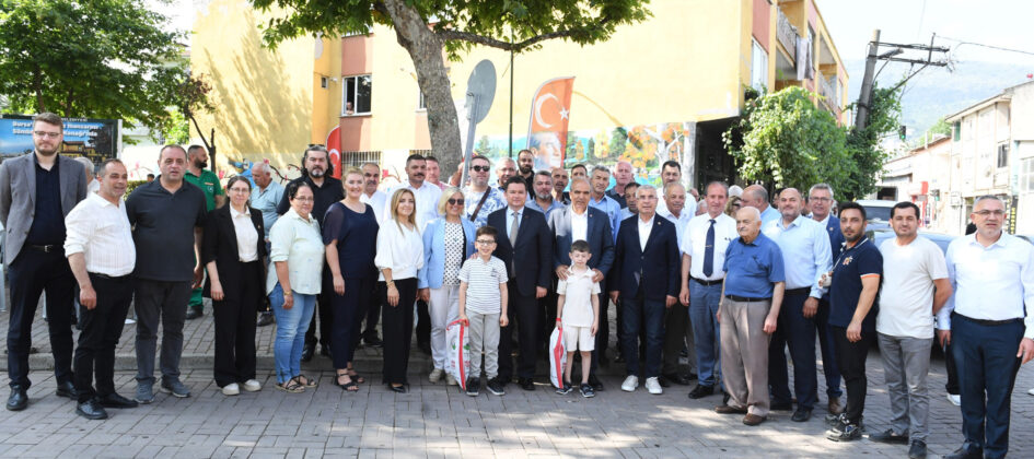  Başkan Erkan Aydın mahalleleri geziyor sorunları yerinde çözüyor