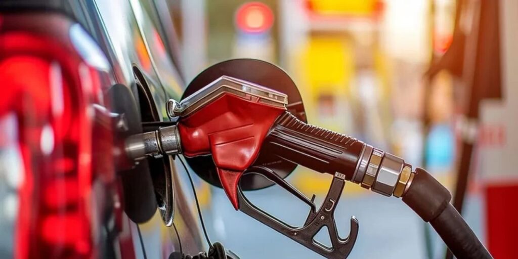 Benzine ve motorine yeni zam yolda