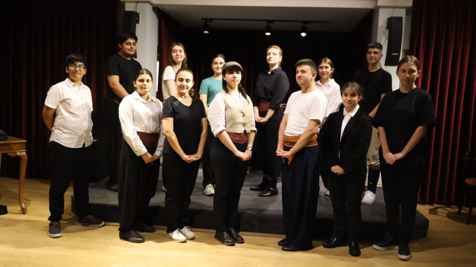 Bursalı gençler, Nâzım Hikmet’i sahneye taşıdı