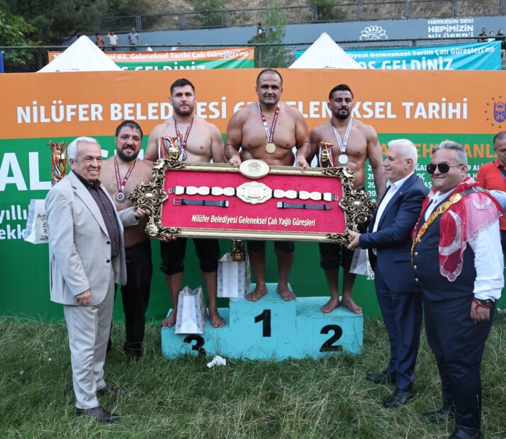 Çalı’da başpehlivan Mehmet Yeşil Yeşil oldu