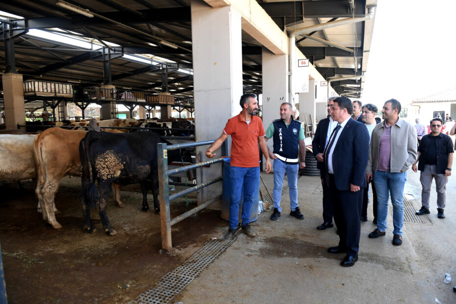 Erkan Aydın kurban pazarını ziyaret etti