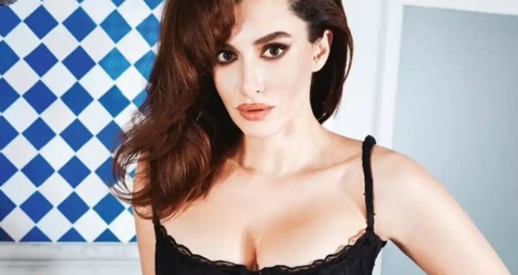 Eski aşkına bir şans daha verdi