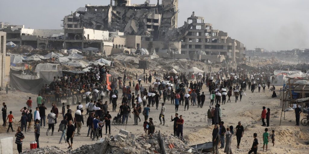 İsrail yine yardım bekleyen Filistinlilere saldırdı