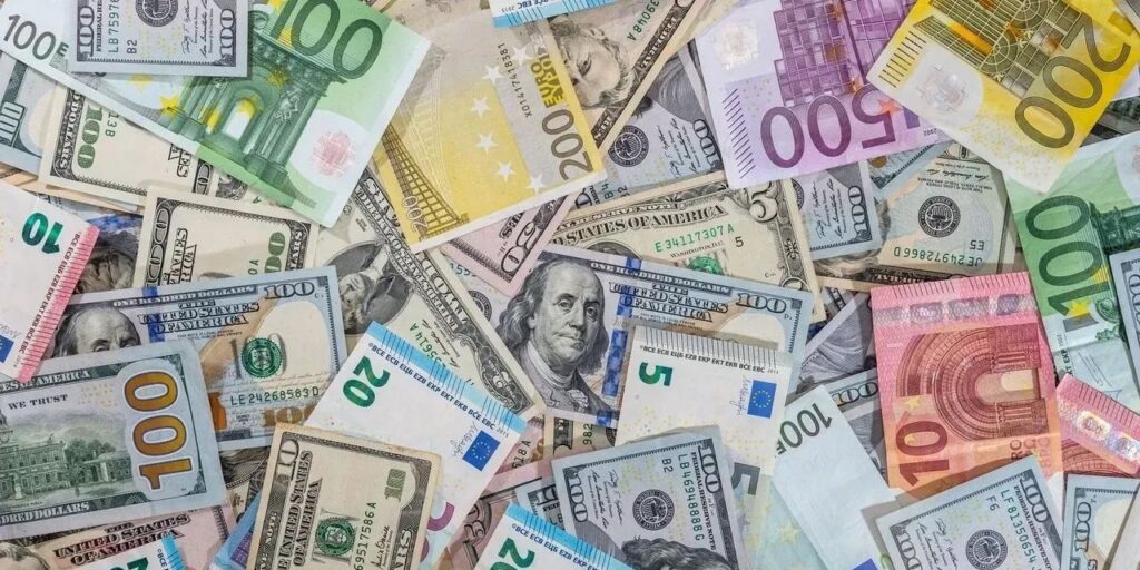 Kur coştu: Dolar 40 TL’ye dayandı, euro durmuyor!