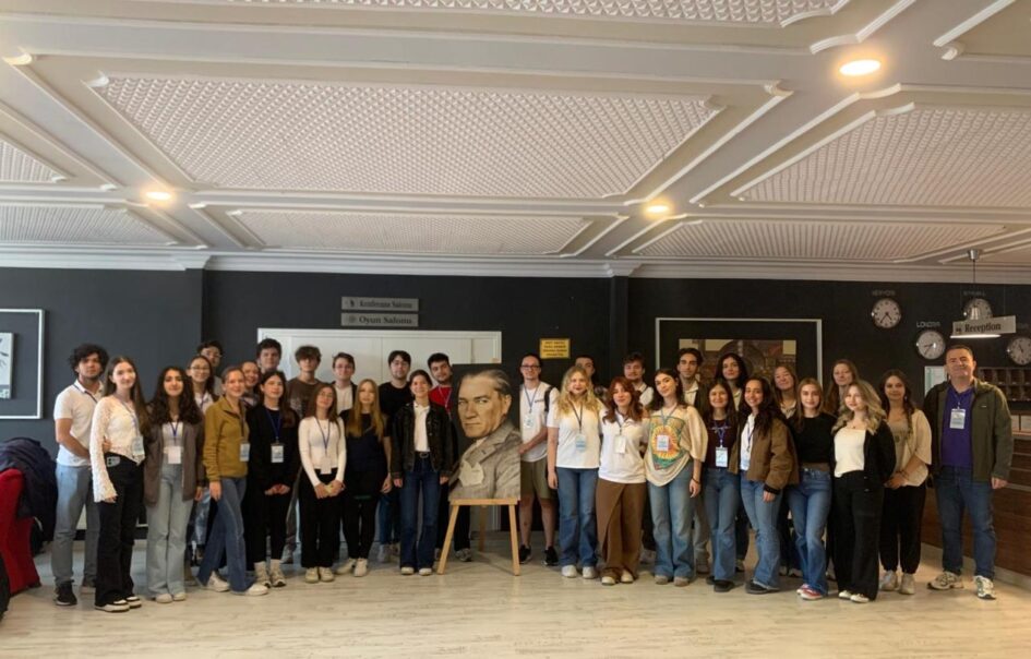 Nilüfer Gençlik Korosu başkentten ödülle döndü