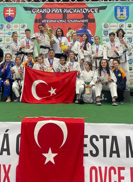 Osmangazili judoculardan tarihi başarı