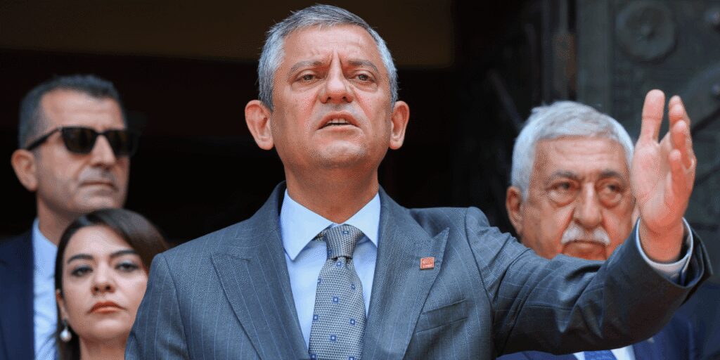 Özgür Özel ‘kimse kurtulduk sanmasın’ diyerek duyurdu!