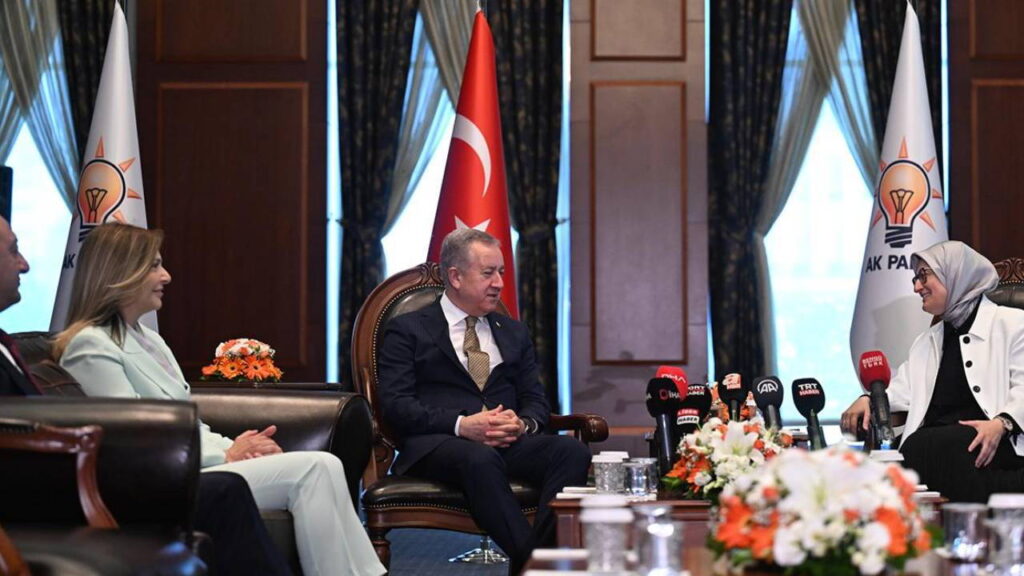 Siyasi partilerin bayramlaşma programı belli oldu