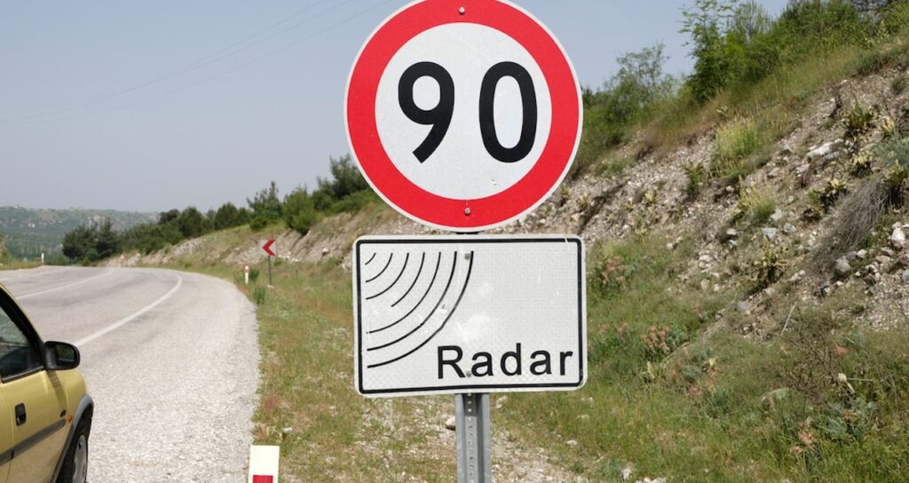 Trafikte yeni dönem başlıyor: Tabelalar yenileniyor