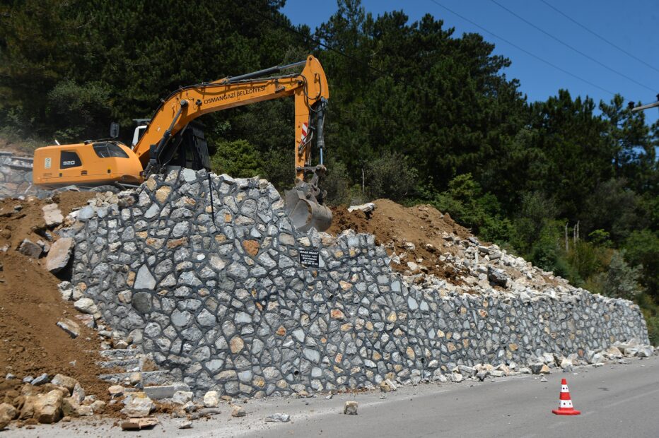 Uludağ yolunda kaçak yapılara izin yok