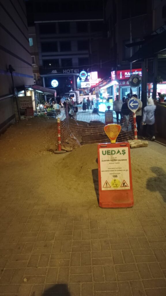 Zafer Plaza Arkasındaki Tehlikeli Kazı Alanında Güvenlik Önlemleri Artırıldı