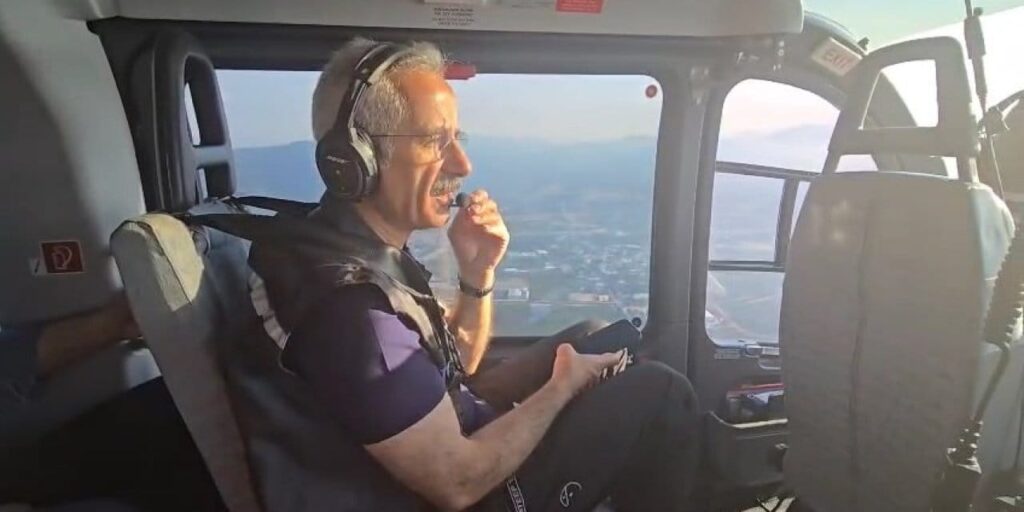 Bakan Uraloğlu Bursa’da yanan bölgeleri helikopterle inceledi
