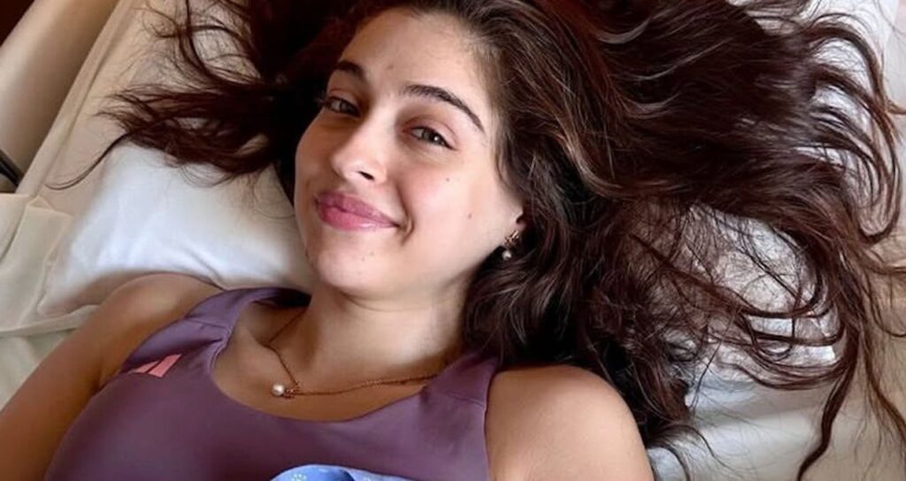 Cemre Baysel göğsündeki kitleyi aldırdı