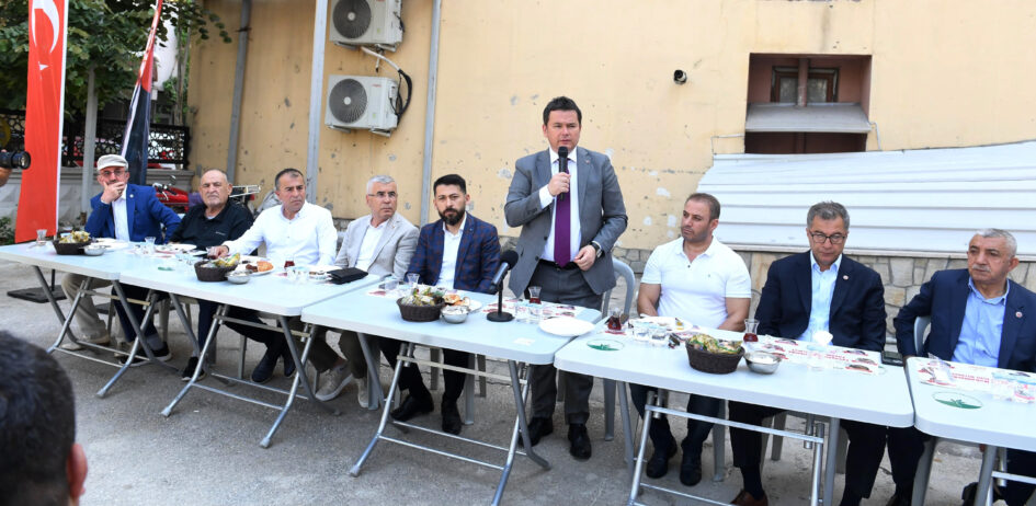 Erkan Aydın halkın dertlerini dinleyerek çözümler üretiyor