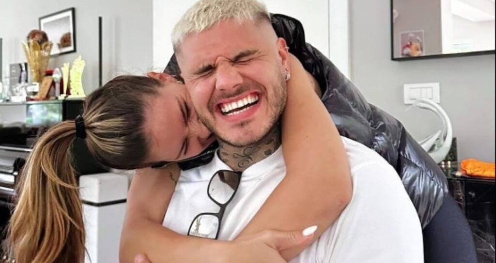 İcardi ve China Suarez’den havuz başında aşk dolu pozlar