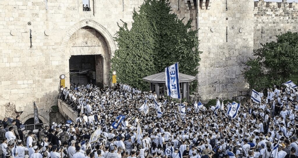 İsrailliler, Mescid-i Aksa’ya baskın düzenledi