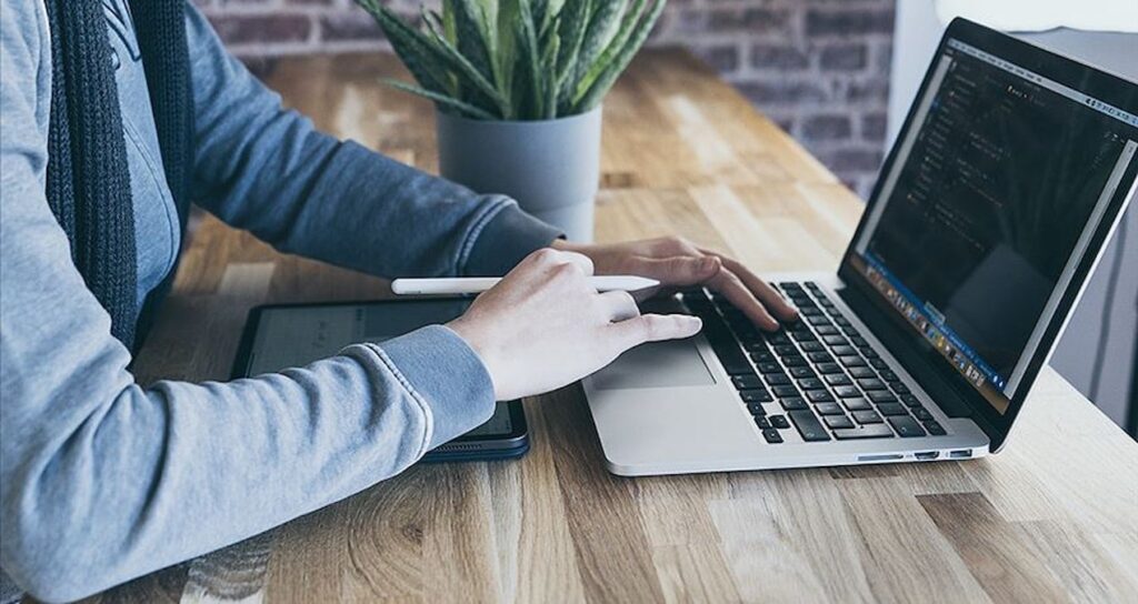 Laptop bilgisayarların pil ömrü uzayacak!