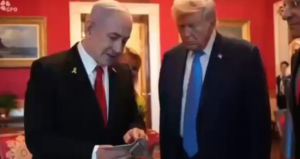 Netanyahu Trump’a, ‘duadan uçak’ hediye etti