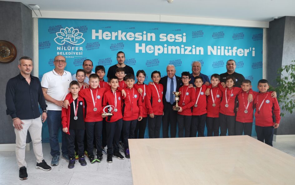 Şadi Özdemir başarılı sporcuları ağırladı