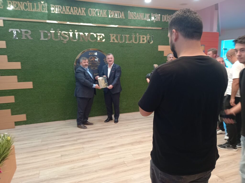 TR Düşünce Kulübü’nde Güçlü Mesajlar: “Bu Şehri Suskunlara Teslim Etmeyeceğiz!”