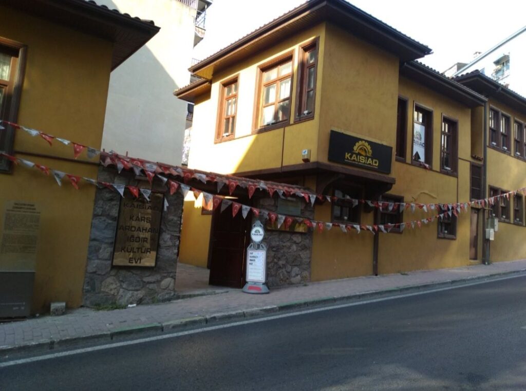 Mahalle Halkının Kullanabileceği Çok Amaçlı Bir Birime Hizmet Etsin İstiyoruz!