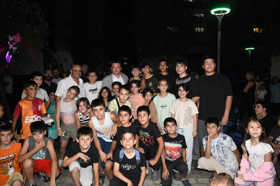 Erkan Aydın, Güneştepe’de çocuklarla açık hava sinemasında buluştu