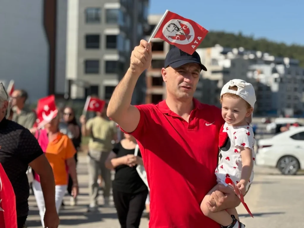 Nilüfer’de Adını Taşıyan Mahallede Coşkulu 30 Ağustos Zafer Yürüyüşü