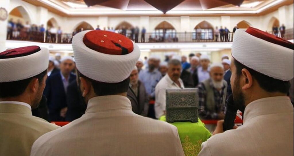 İktidar memurlara cimri, imamlara bonkör