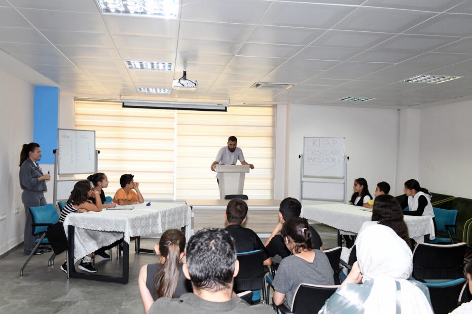 Minik kitap dostlarından bilgi dolu rekabet