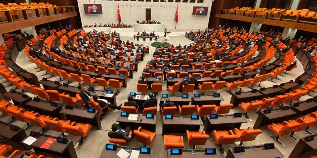 Muhalefetin verdiği bin 300 kanun teklifi gündeme alınmadı