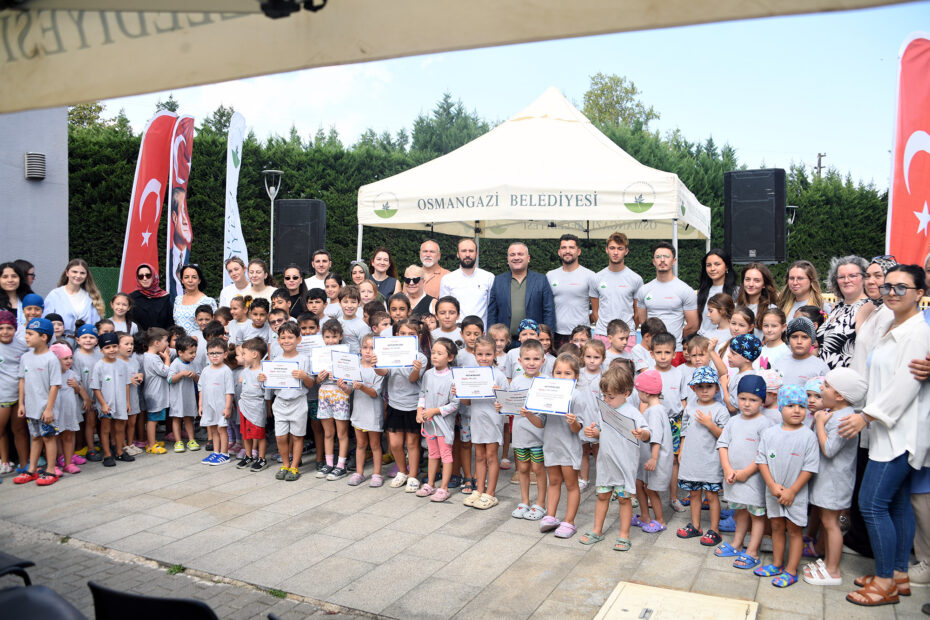 Osmangazi’de minikler yaz tatilinde yüzmeyi öğrendi