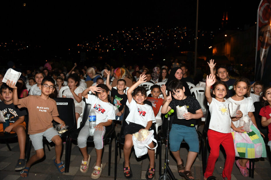 Osmangazi’de yaz akşamları sinema ile şenleniyor