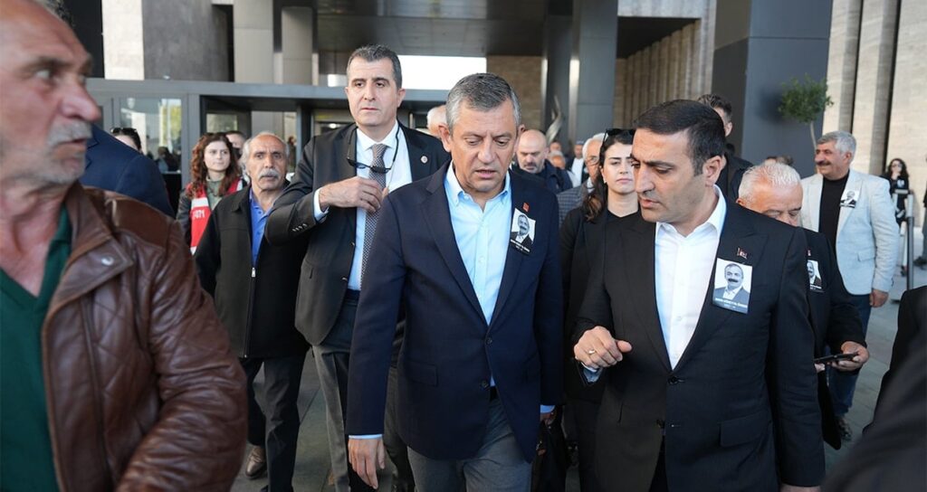 Özgür Özel’e saldırı davası 20 dakikada ertelendi