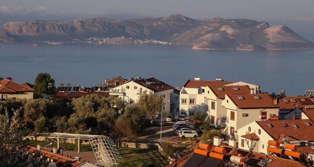 Türkler akın akın o ülkeye yerleşiyor