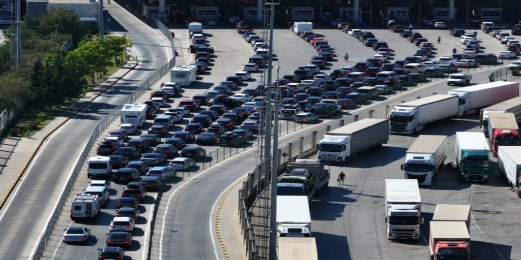 Veda başladı: Akın akın gidiyorlar!