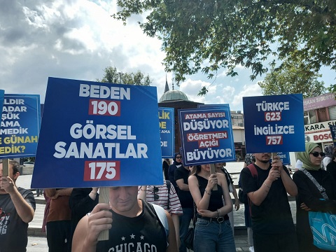 Öğretmenler meydanlarda değil, okullarında olmak istiyor