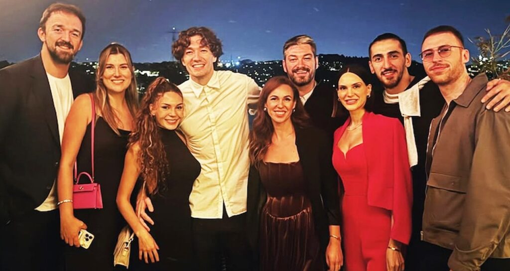 12 Dev Adam Bebek’te kutlama yaptı