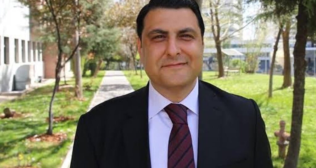 AKP’ye geçen başkan, CHP’li temsilciyi görevden aldı