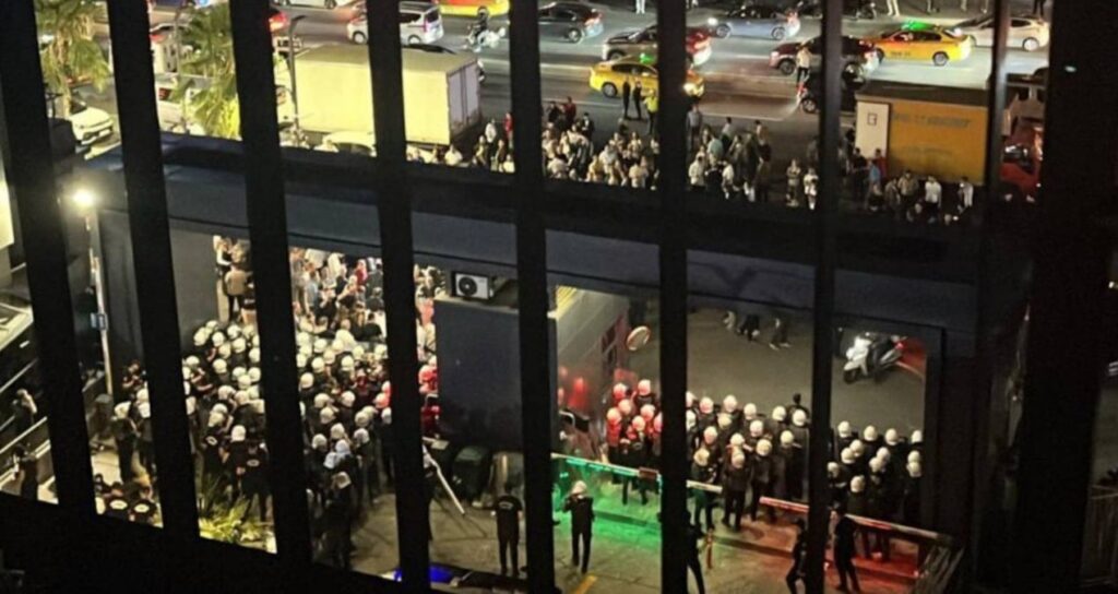 CHP İstanbul İl Binası abluka altında: Gıda ambargosu da başladı