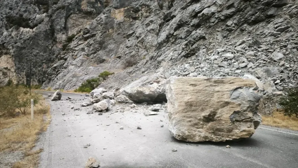 Bursa Büyükşehir Belediyesi Dündar Köyü’nde Yaşanan Heyelan Sonrası Hızla Harekete Geçti