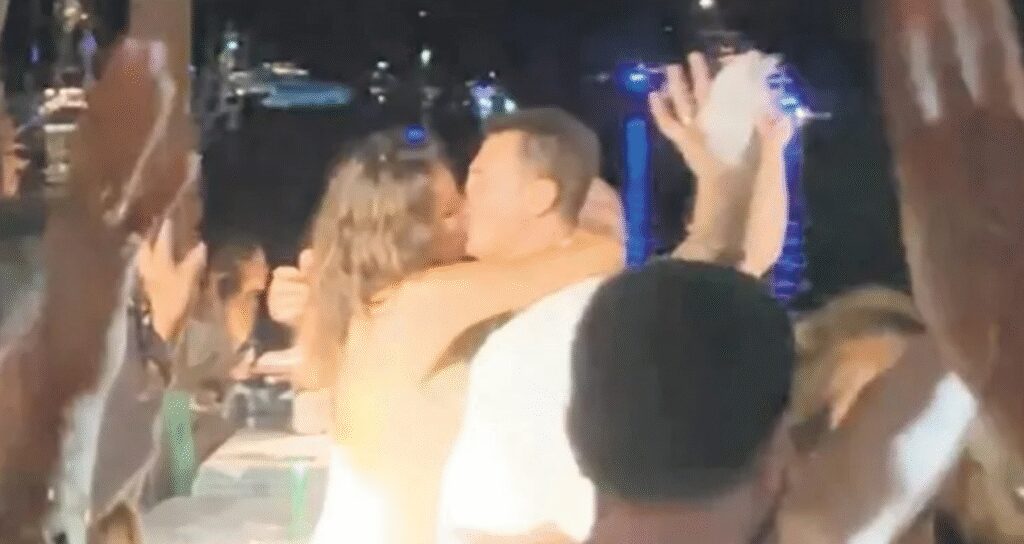 Fikret Orman ve Güzide Duran ilk kez dudak dudağa görüntülendi